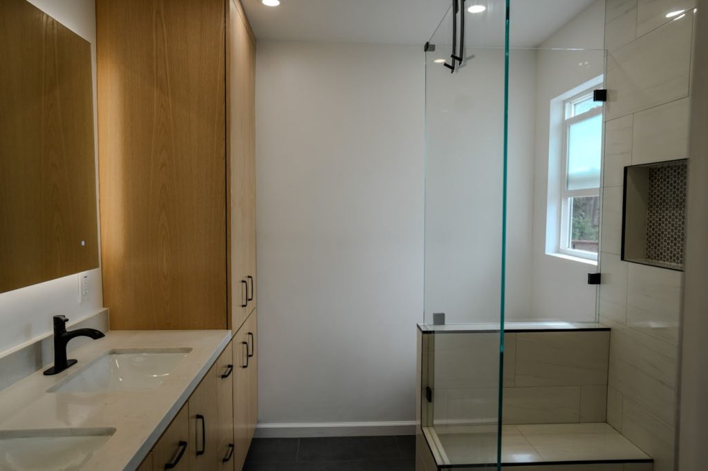 Rockbay carmelave house bathroom view
